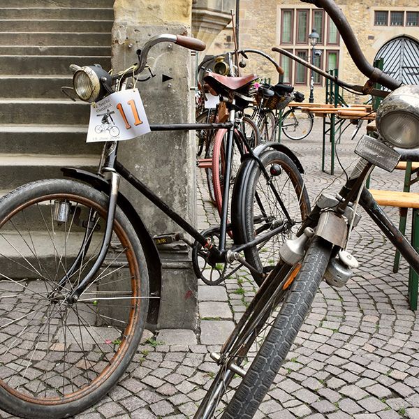 Fahrrad an Wand angelehnt - Tweet Run 2021